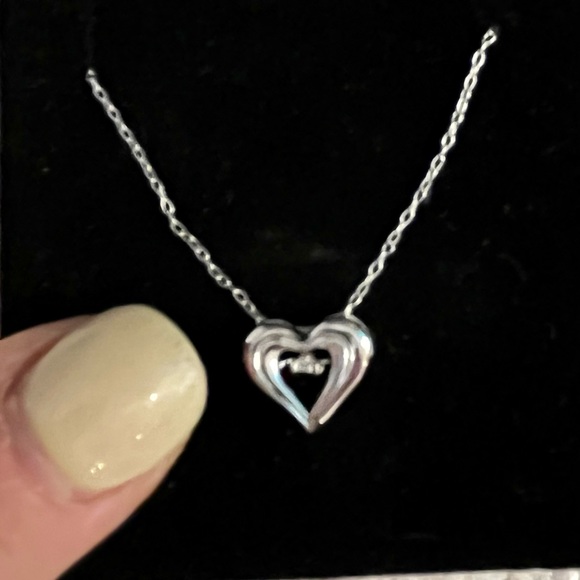 NIB- stamped 925 sterling heart 18" necklace with real diamond spinner inside. - Picture 1 of 6